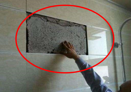 卫生间墙砖空鼓会掉吗视频(卫生间墙砖空鼓有什么好办法补救吗)